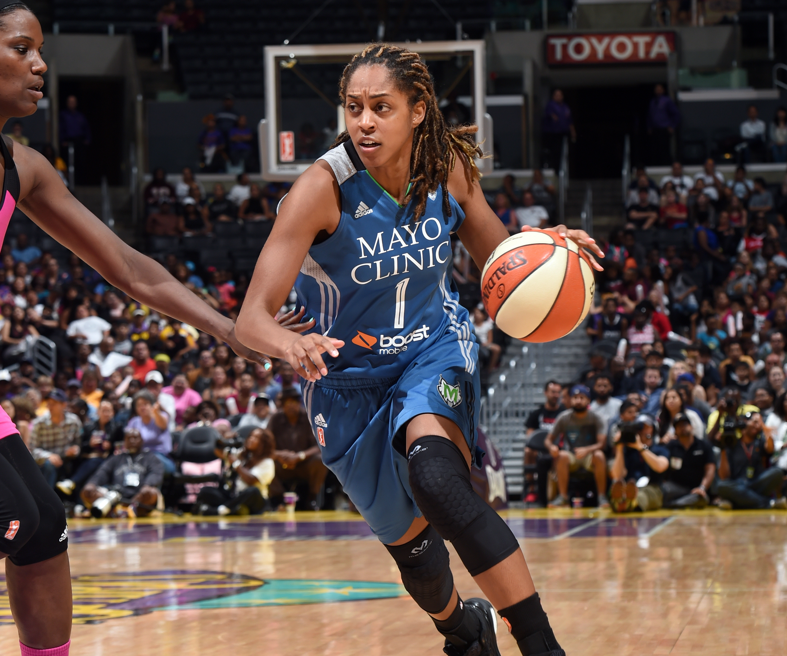 Minnesota Lynx Sign Shae Kelley